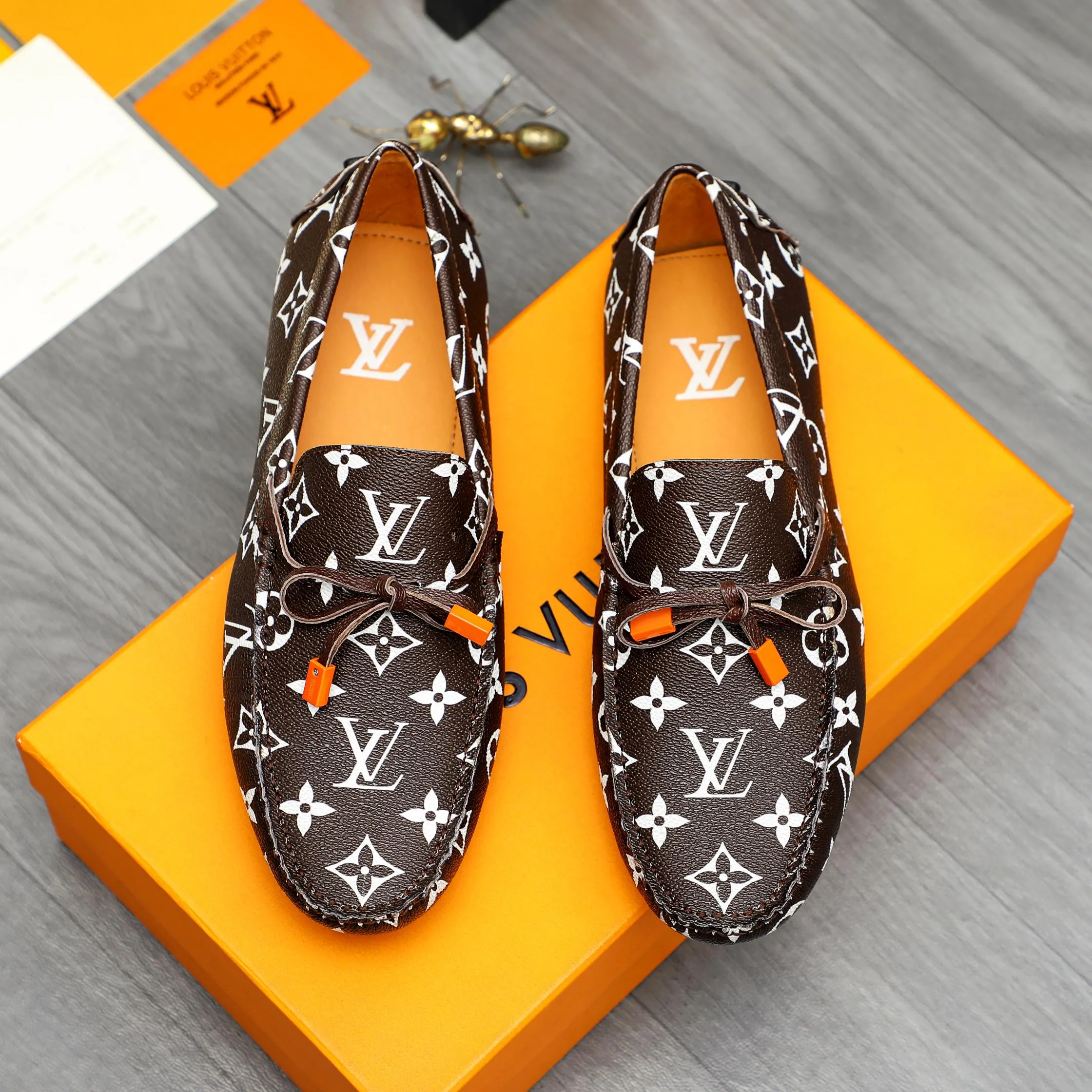 Men's shoes💰380 Product trademark: LV "Louis Vuitton" casual beanie shoes Regular size: 38-45 (45 is custom-made and non-returnable) Product materials: Selected printed cowhide upper, pigskin lining, rubber bean outsole